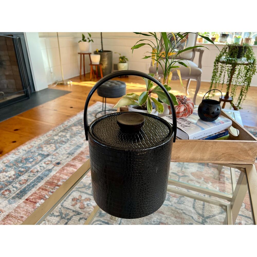Vitnage Insulated Ice Bucket with Lid & Handle, Textured Reptile Black Barware